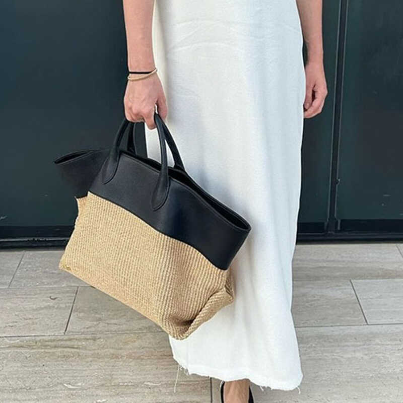 Elegancia natural: el bolso de hombro de paja tejida 🌾🖤 