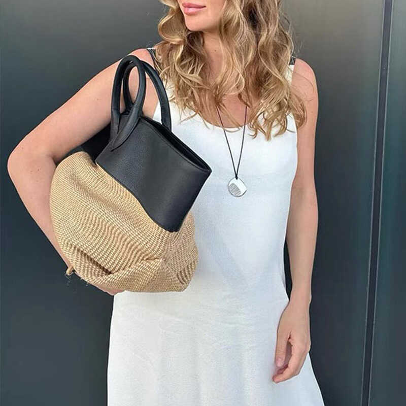 Elegancia natural: el bolso de hombro de paja tejida 🌾🖤 